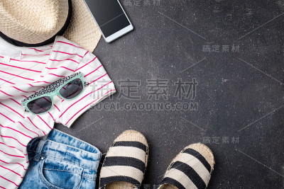 女人夏天衣服。