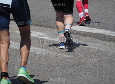 跑步的男人和女人