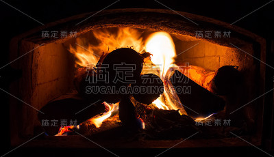 壁炉的照片。