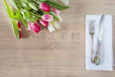 漂亮的餐桌摆设