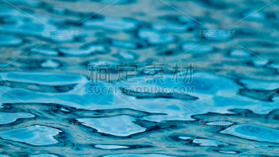 水