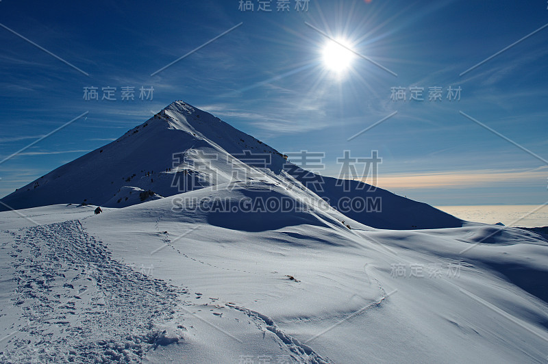 意大利阿尔卑斯山的雪山风景