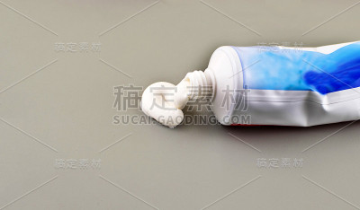 管的牙膏