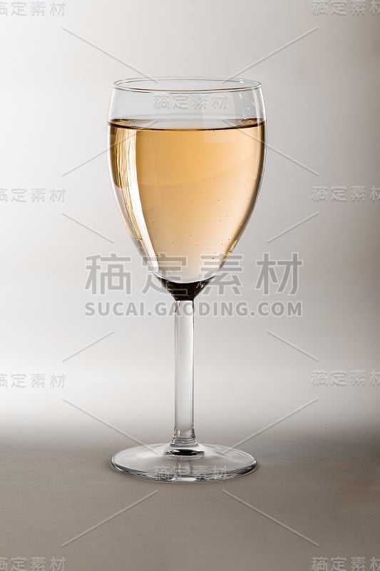 配起泡酒的杯子