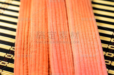 武术橙色带竹席