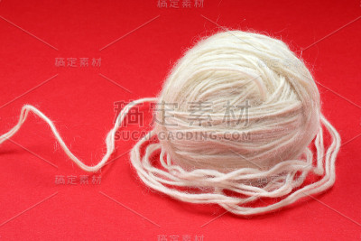 白色毛线球