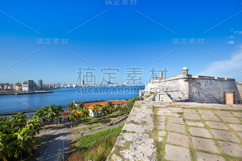 著名的摩洛城堡(Castillo de los Tres Reyes del Morro)，一个要塞