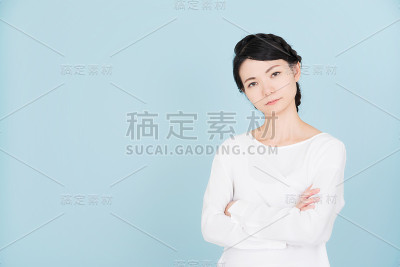 有麻烦的年轻女人
