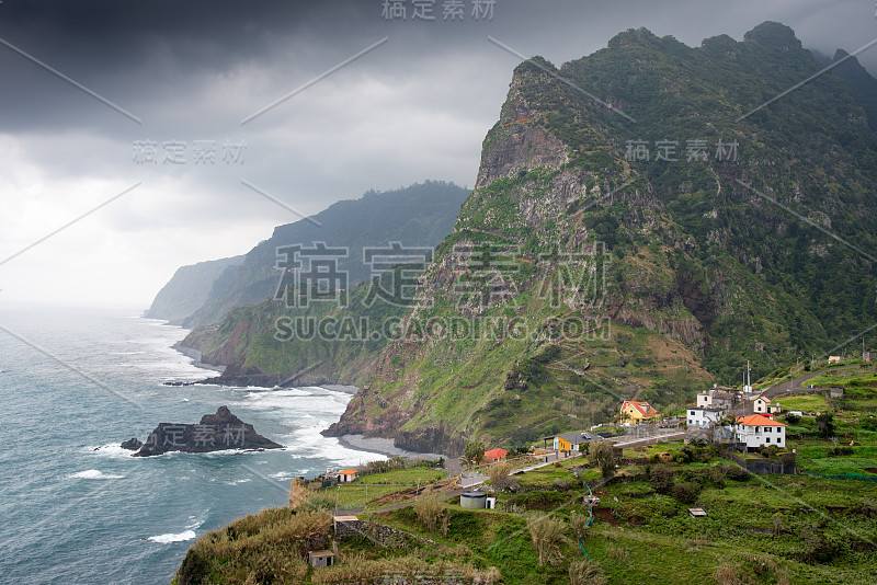 马德拉岛北岸。