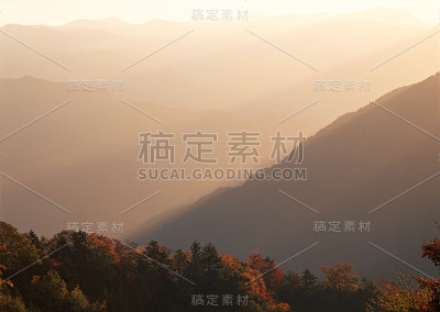 夜晚的红色天空