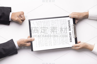 丈夫想要签署合法的分居文件