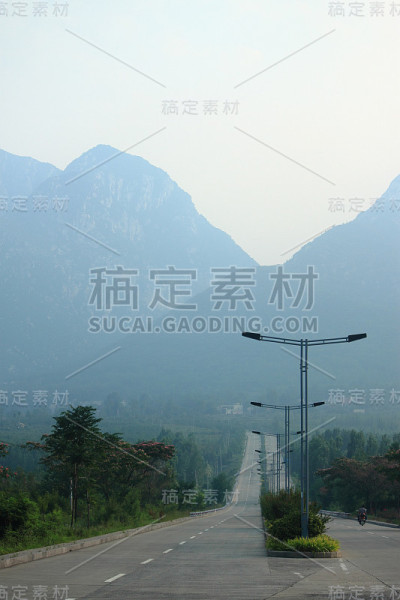 通往登封附近山区的道路