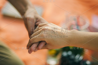 订婚戒指