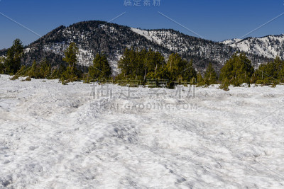 广泽城在春天被雪覆盖