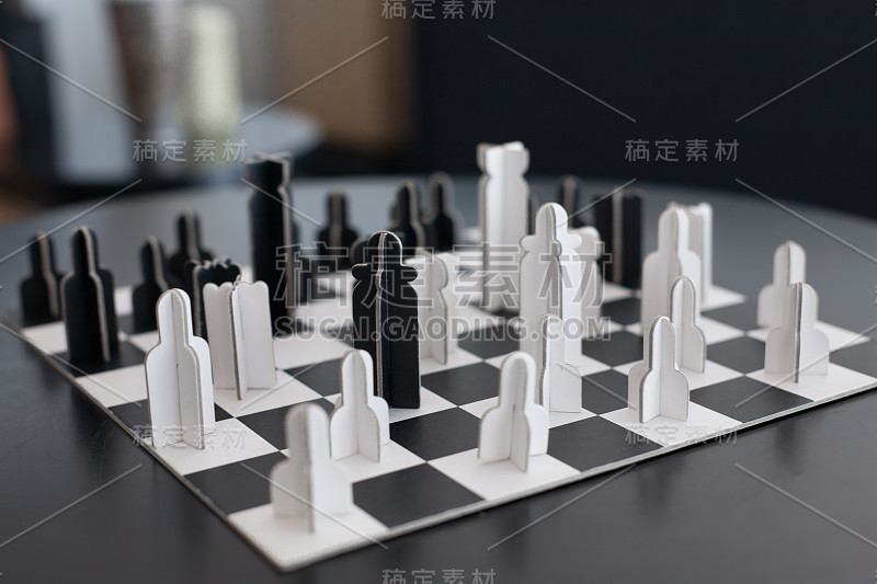 棋盘上的纸棋子