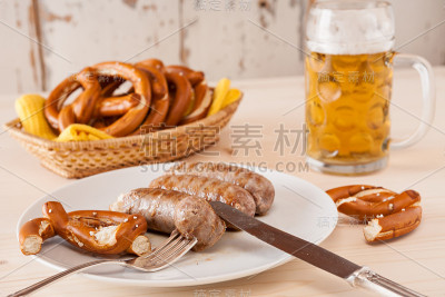 巴伐利亚香肠和椒盐卷饼