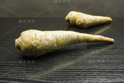 根欧芹（石油精脆）。