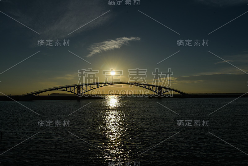 台湾澎湖马公岛夕阳西映彩虹桥