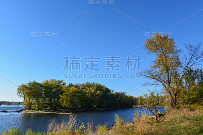 明尼苏达州密西西比河上的一个小岛。
