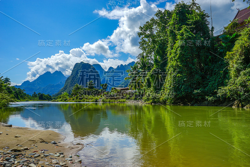 河的乡村景色