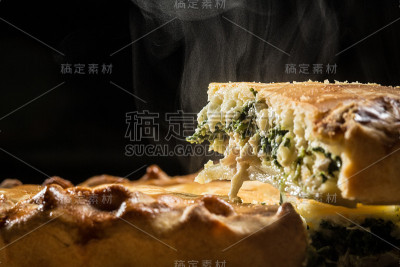 一片菠菜派。特写镜头。