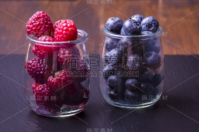 蓝莓和覆盆子——夏天的口味
