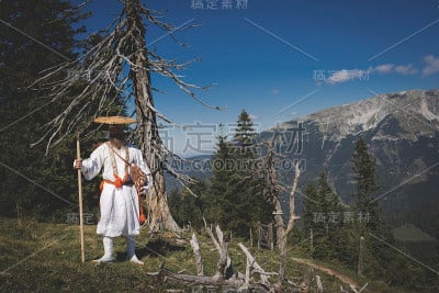欧洲修根道和尚徒步旅行在奥地利山脉，奥地利，Ötscher