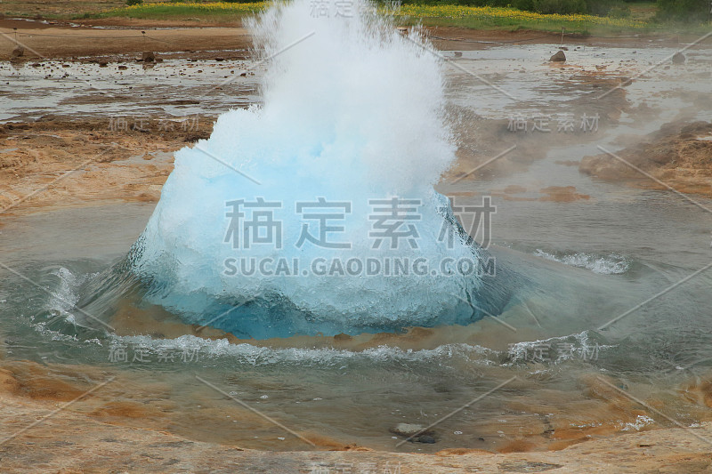 冰岛的 Strokkur Geysir