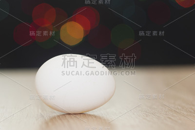 以散景为背景的白蛋。
