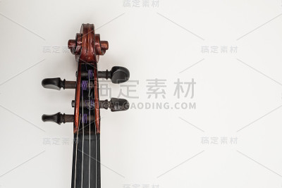 小提琴近景白色背景