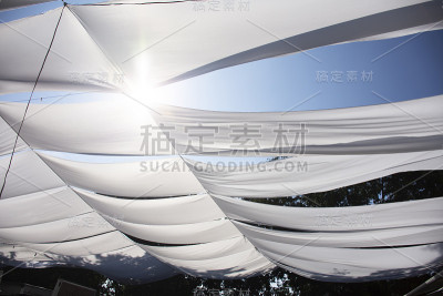 风和运动的织物运动，以保护阳光在户外