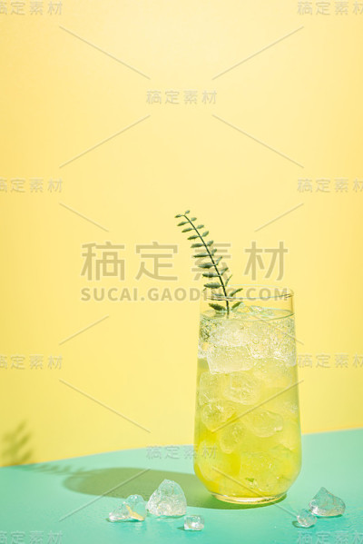 夏季热带鸡尾酒