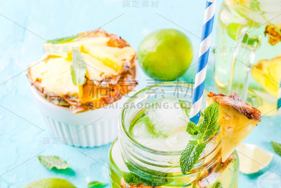 菠萝莫吉托或柠檬水
