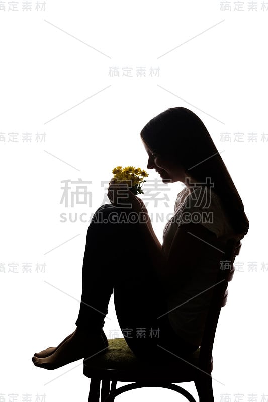 肖像美丽少女手捧花剪影，孤立