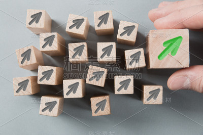 带有箭头增长概念的立方体块