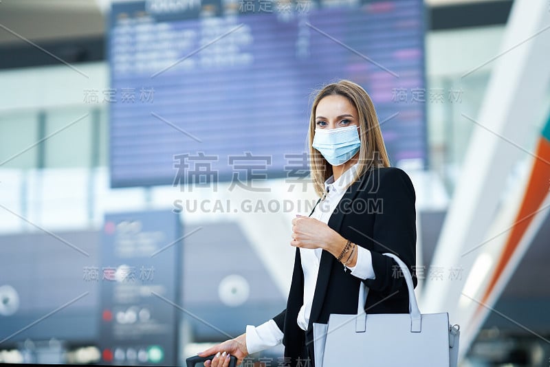 机场成年女性乘客