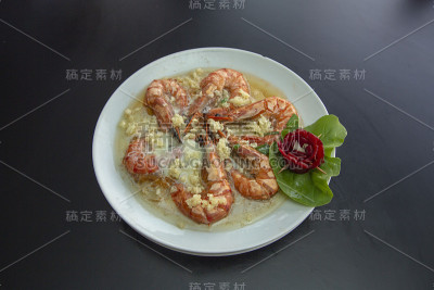 黑色背景上的海鲜
