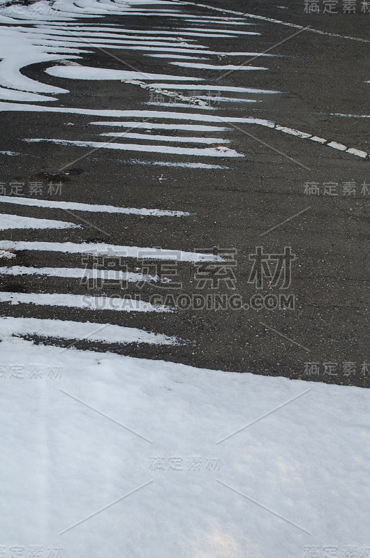 停车场雪纹