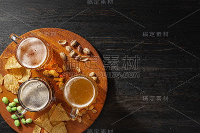 三杯不同的精酿啤酒