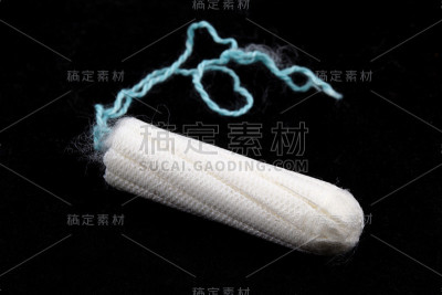卫生棉条上印着黑色