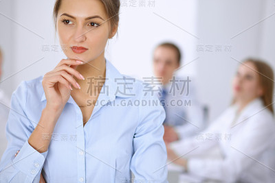 美丽的商业女性的背景商务人士