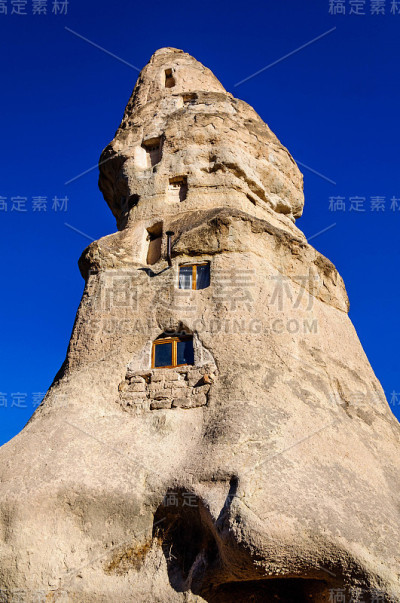 土耳其卡帕多西亚，火山岩石形成的洞穴城镇，戈雷米的石头房屋，凝灰岩雕刻的山景