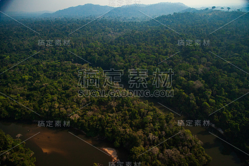 Curuaés河流流经亚马逊雨林的门克拉格诺蒂土著土地- Pará，巴西