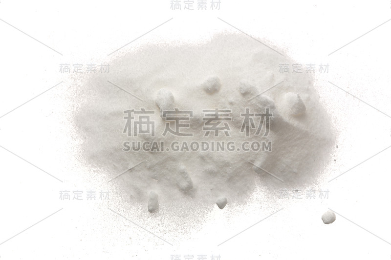 小苏打，白色背景分离的碳酸氢钠，NaHCO3。前视图。平躺
