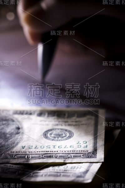 让美元!