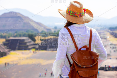 观察不过的女人。