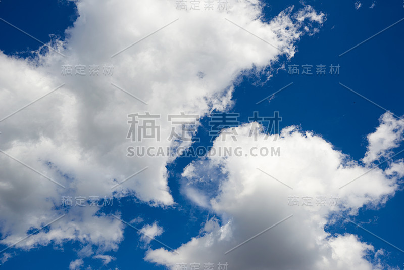 美丽的蓝天白云密布