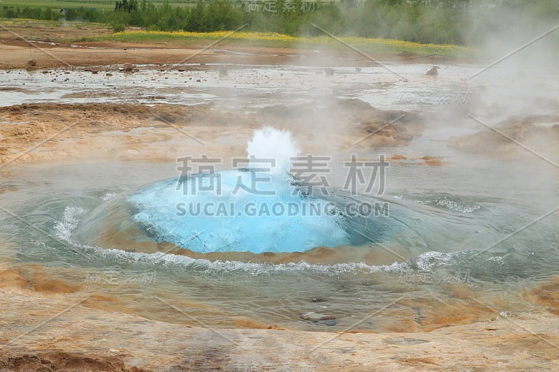 冰岛的 Strokkur 间歇泉