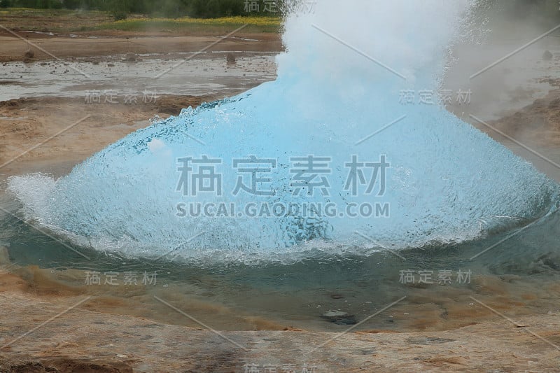 冰岛的 Strokkur Geysir