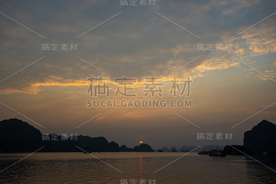越南下龙湾的日落